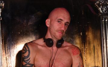 QXMEN HAS A QUICK ONE WITH THE NAKED DJ SAM PORTER